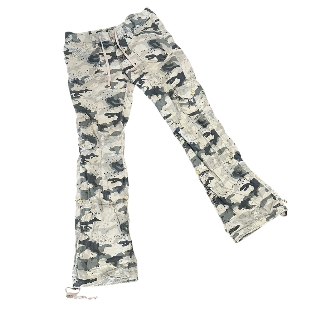 Vintage Y2K Unionbay Camo Flare Leg Cargo Pants